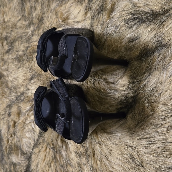 Jacqueline Ferrar Thin heel with Sparkles.Open toe.Size 7 - Picture 2 of 6